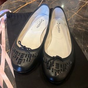 Repetto gently used flat ballerina shoes black leather.